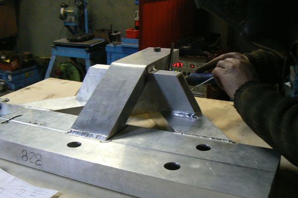 prosta konstrukcja zespawana z aluminium